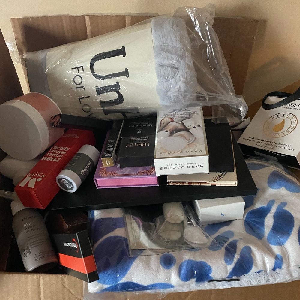 HUGE Amazing BundleMUST SELL MAKE OFFER!!